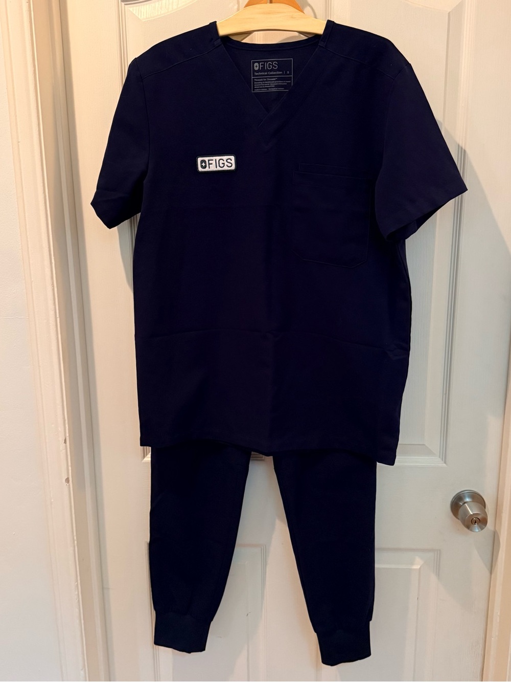 NWOT - FIGS Navy Blue Scrub Set - Scrub Top (s)& Jogger Pants(xs)